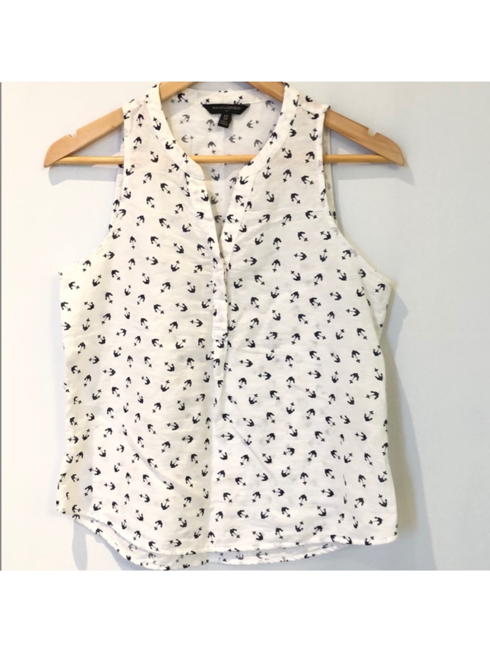 Banana Republic White Sleeveless Button-Front Camisole with Navy Anchor Print